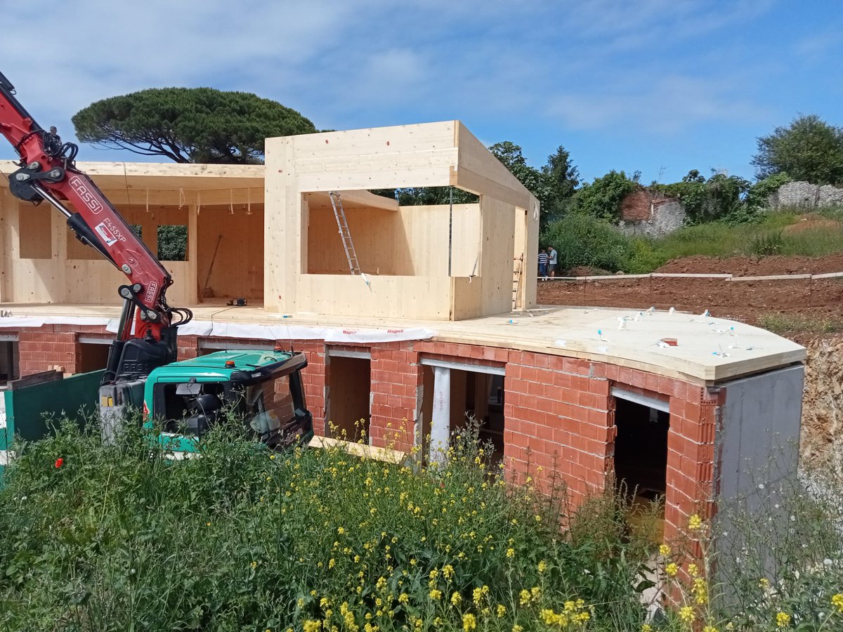 DUQUEYZAMORA's tweet photo. Buenos dias desde #Aviles, terminamos la semana con el gran avance de las #obras de la #CasaPasivaLlanes, #DiseñoBioclimatico+#Passivhaus+#Salud #madera #CLT #Llanes #Asturias https://t.co/udnbAZ3YFr