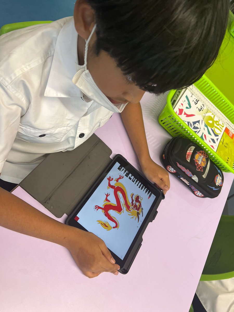 SRSDubaiDigital's tweet photo. SRS Weekly Digital Update:

This week in year 5, the children have been using sketches to create China themed designs as they build on their prior knowledge. They looked at shading and use of contrasting colors. https://t.co/BboqIf5lOp