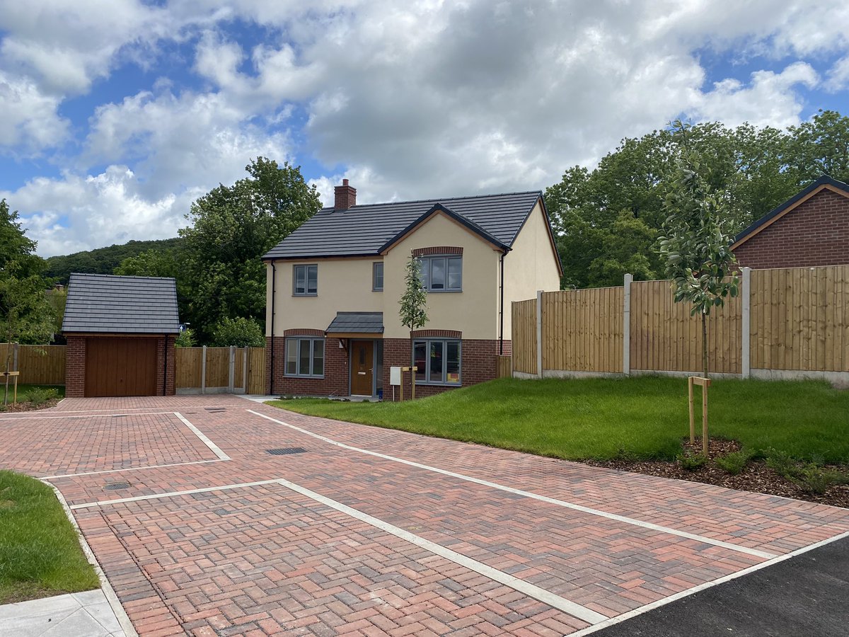 New housing development in Llanigon, nearing completion 🏡 <a href="/labcuk/">LABC</a> <a href="/LABCCYMRU/">LABCCYMRU</a> <a href="/PowysCC/">Powys County Council</a> #harpergroup #newbuild #BuildWithUs