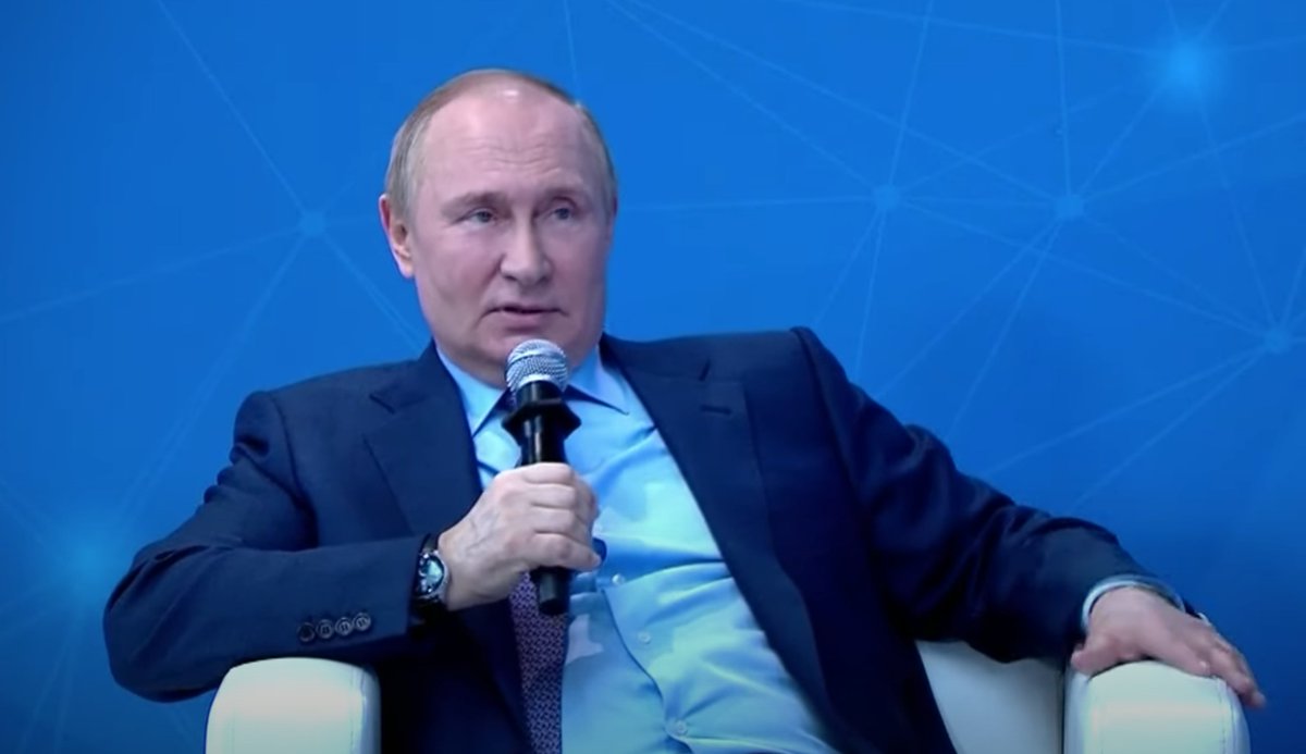 Ich habe die wichtigsten Passagen von Putins Rede über Peter den Großen in diesem 🧵 auf deutsch übersetzt. 1/29