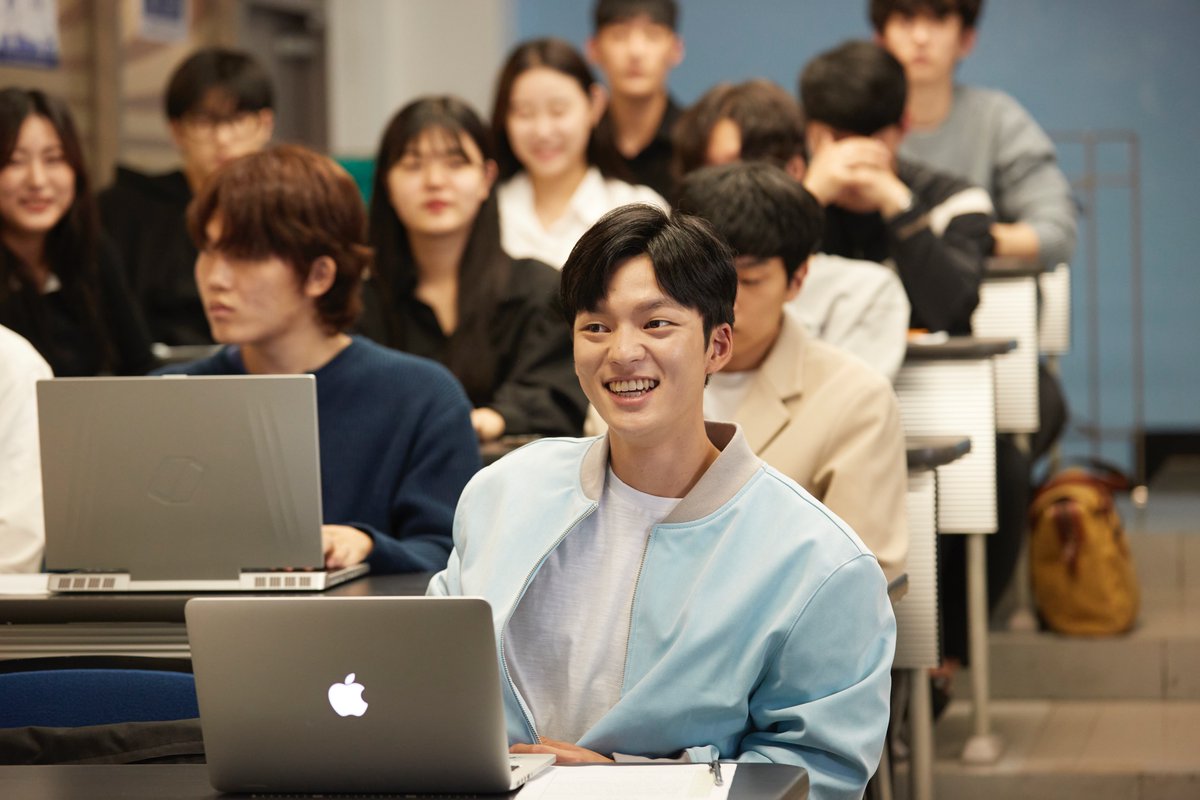 <수업중입니다>✍️ Behind the scene 2021.09 seoul🇰🇷 🏫강의실 촬영현장😝 차지우✖️이로아 학생 시청자분들도 수업 열심히 듣고 계신 거죠⁉️👀...