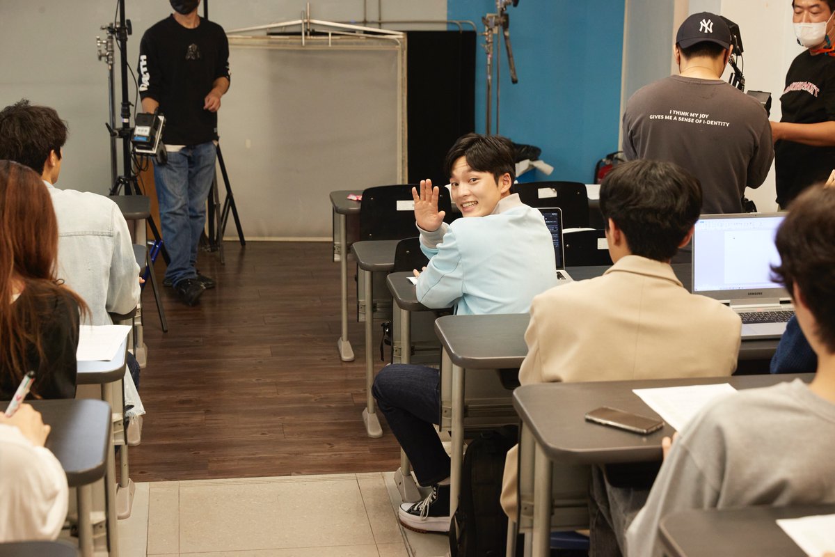 <수업중입니다>✍️ Behind the scene 2021.09 seoul🇰🇷 🏫강의실 촬영현장😝 차지우✖️이로아 학생 시청자분들도 수업 열심히 듣고 계신 거죠⁉️👀...