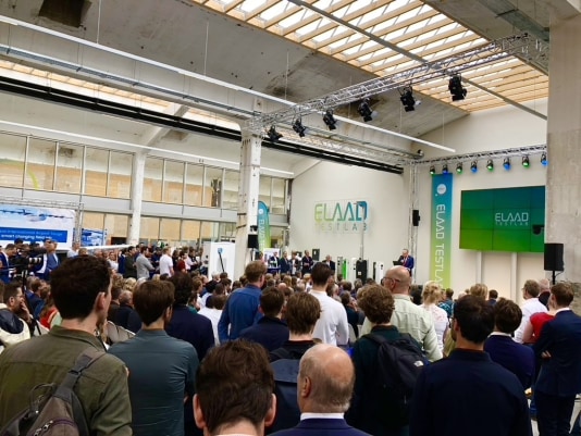 DuurzaamActueel's tweet photo. #EVBox-laadstations bij koninklijke opening van het nieuwe #testcentrum van #ElaadNL >> https://t.co/PIBUQe6VZd
#laden #elektrisch #koninklijk https://t.co/nGqQwAbCGO