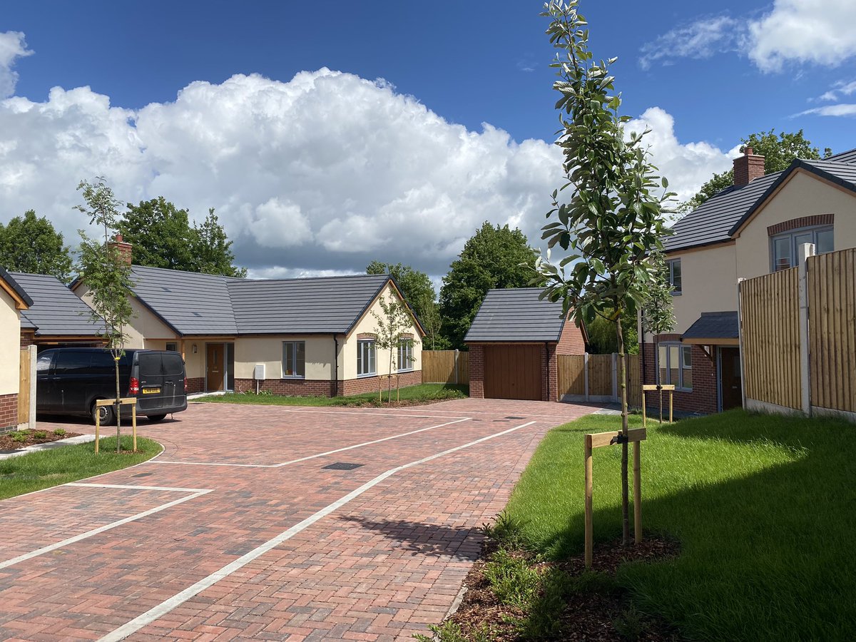 Datblygiad tai newydd yn Llanigon, ar fin cael ei gwblhau 🏡 <a href="/labcuk/">LABC</a> <a href="/LABCCYMRU/">LABCCYMRU</a> <a href="/PowysCC/">Powys County Council</a> #harpergroup #newbuild #BuildWithUs