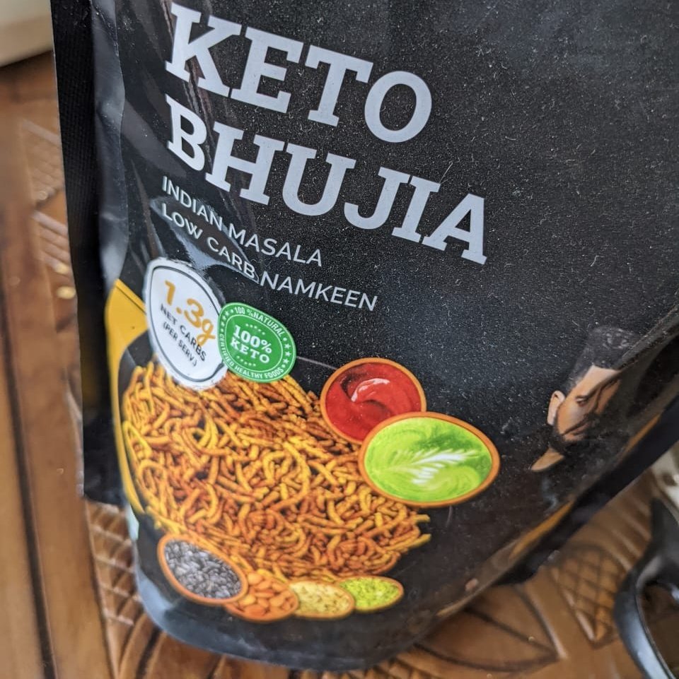 suyashb95's tweet photo. We've reached peak levels of snacking 🤮 https://t.co/kw13AQNQxz