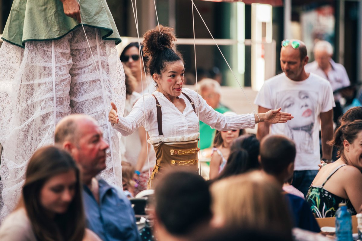 ComercioStgo's tweet photo. Segunda xornada de #Prima22 💐🌼
⚠ Atención á programación de hoxe venres:
- 18:00 h, Zona Vella en itinerancia: Animacreques
- 18:00 h, Fontiñas e San Pedro en itinerancia: Os Carunchos
- 18:00 h, Ensanche en itinerancia: Tátara Trío e Os Papamoscas
👇 Segue https://t.co/f2JPHKMjiJ