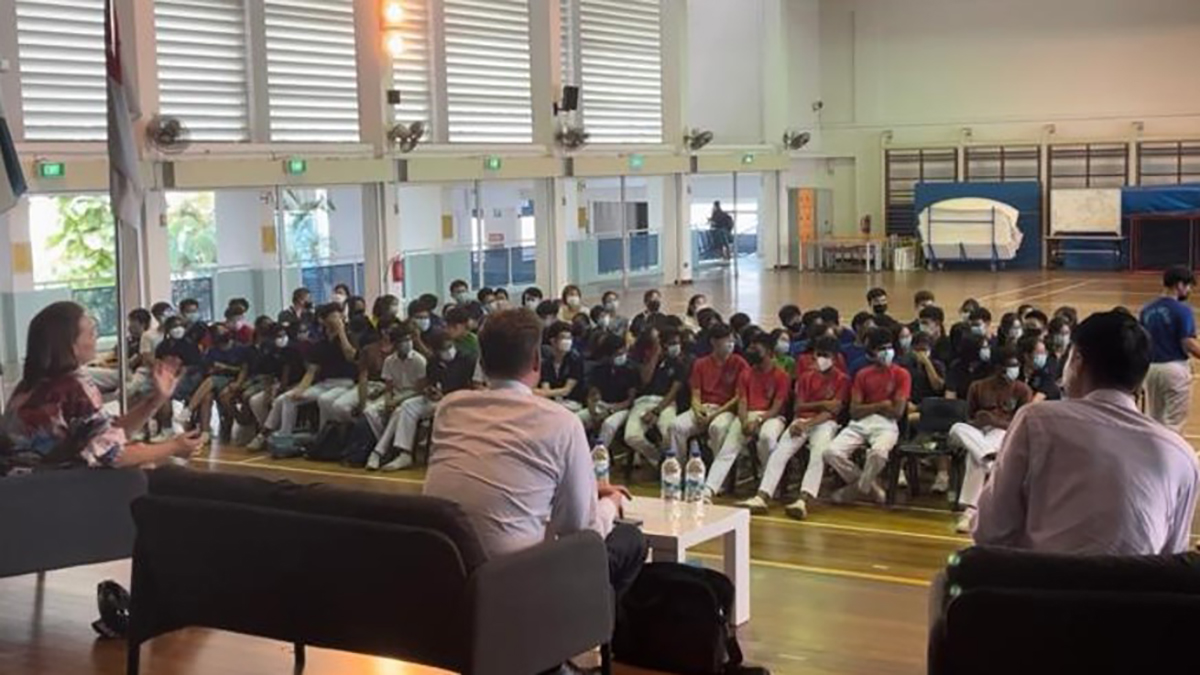 Singaporen koulutusjärjestelmä on kehittynyt ja opetus kaikilla koulutusasteilla on laadukasta. Mutta voiko luovuutta opettaa ja miten Suomi voisi tukea luovuutta etsiviä? 

Lue lisää #TeamFinlandKnowledge erityisasiantuntija <a href="/AnnaKorpi/">Anna Korpi</a>'n blogista. okm.fi/-/luovuuden-la…