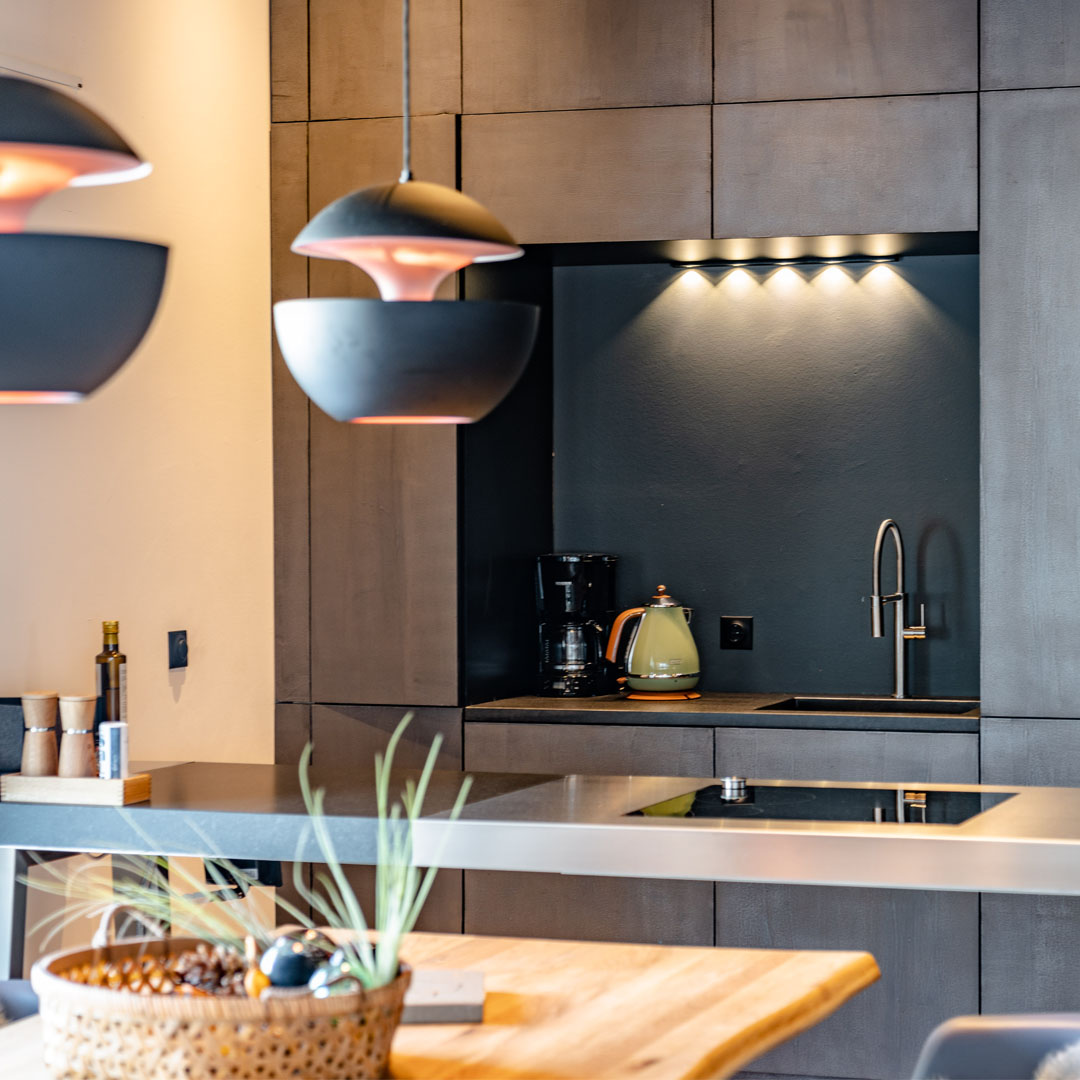 ChaletNL's tweet photo. WAUW! Gewoon, wauw. 💎 Dit 6-persoons #penthouse in #Schladming draagt de naam 'White Gold' en kan rechtstreeks op je bucketlist. Wie gaat er met je mee? - https://t.co/HOZvfgesAo https://t.co/i6UH33e6YR