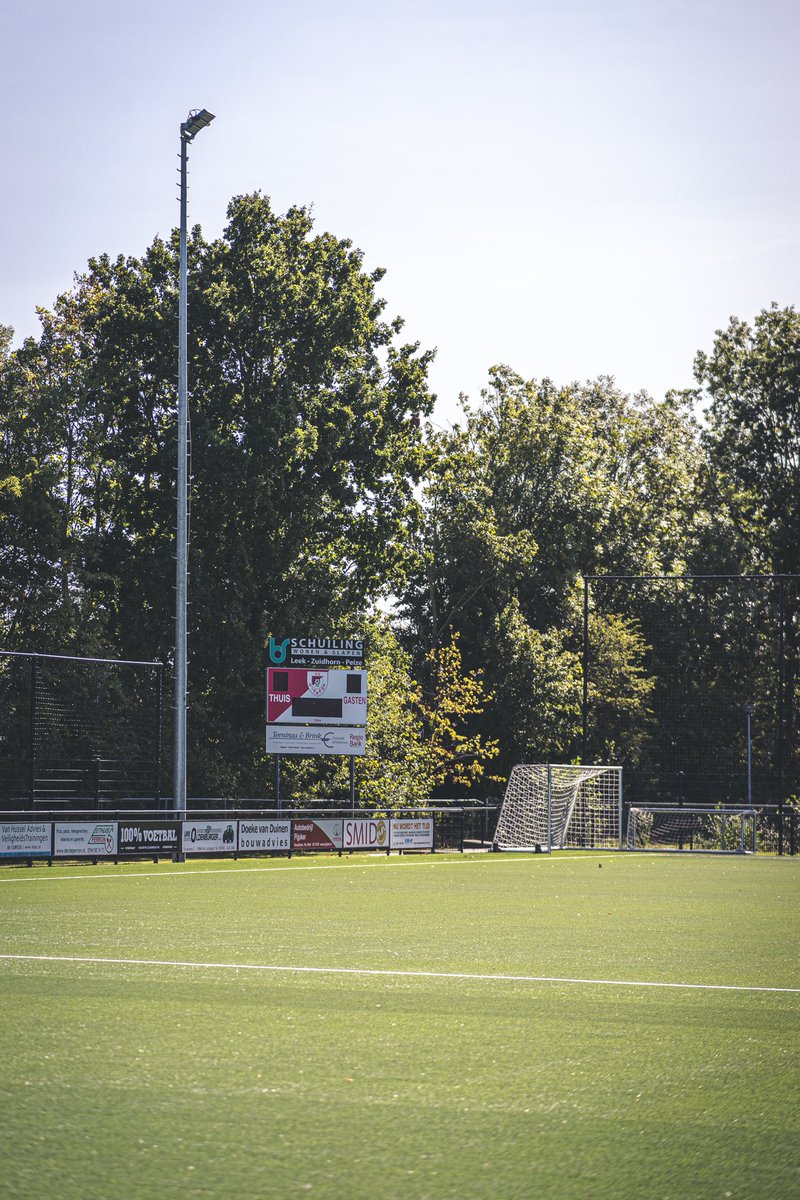 #floodlightfriday

🏟 Sportpark Eekebuuren
📌 Niekerk
👋🏻 <a href="/vvniekerk/">vv niekerk</a> 
📈 Zaterdag 4C (volgend seizoen 3e klasse) 
🔗 overdebal.nl/sportpark/vv-n…