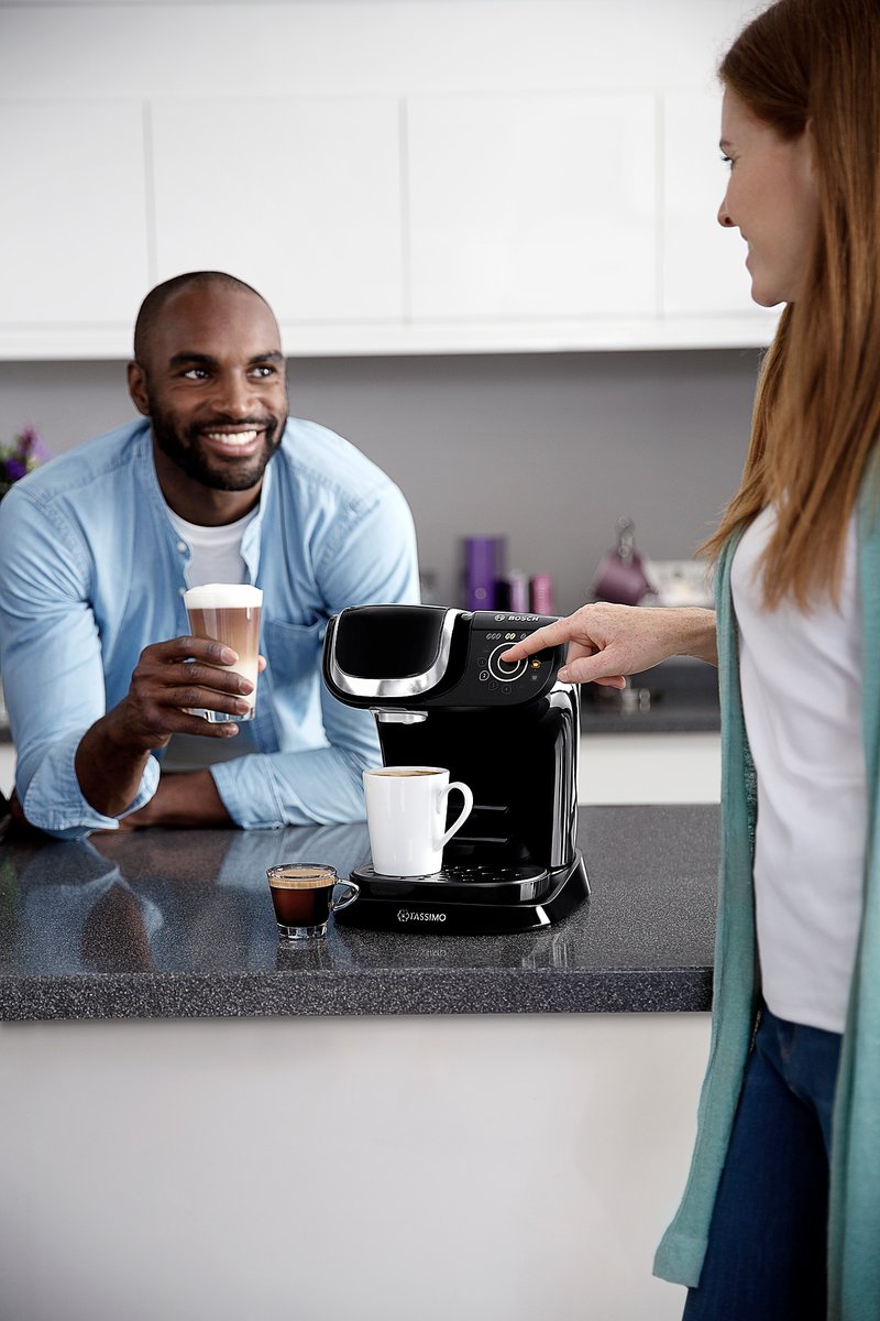 BBCGoodFoodShow's tweet photo. Today’s spotlight is on Tassimo who'll be bringing their stylish coffee machines to the VIP Lounge at #BBCGFSS
Expertly engineered by @BoschUK technology, look no further as you create your perfect cup at the touch of a button.
See what's on: https://t.co/5kRNDlvRB0 https://t.co/CMnJCVRNmT