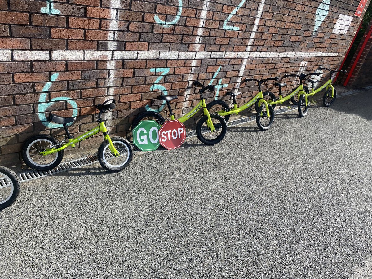 EmpowerActCIC's tweet photo. James is at St Georges in Worcester this morning with the @balanceability bikes, this morning the children will be gliding and learning how to brake safely and come to a controlled stop. #PhysicalActiveLearning #Balance #FUNdamentals #LearnToRide https://t.co/WUD4d5pA4j