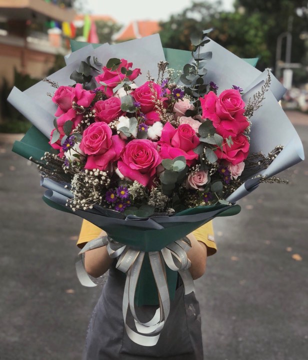 amzwold's tweet photo. Here's a bunch of roses for you on the Portland Rose Festival...🌹🌹🌹☺️

#portlandrosefestival #portland #roses #rosefestival #amaxiom #amazingworld #amzwold #festival https://t.co/RVzkkGV0p0