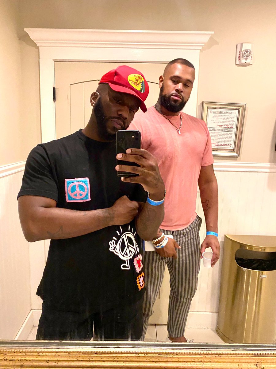 TheStevenDwayne's tweet photo. Outside with the babes and fave. @deondrebmoore β€οΈβπ₯ #HeatThursday https://t.co/aNHzVLA6Ac
