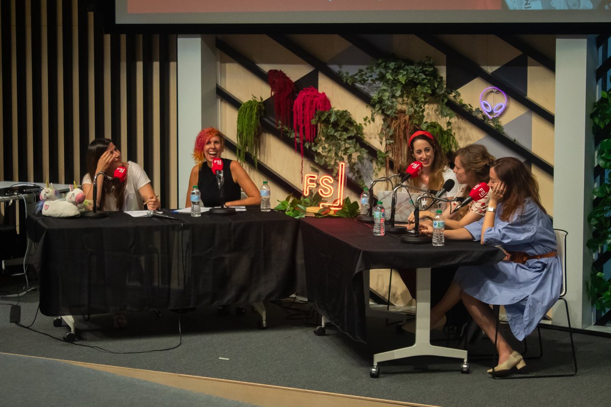FemalestartupsL's tweet photo. Algunas imágenes del Episodio Especial de #FSLpodcast el pasado 7 jun desde @GoogleStartupES 🏠, a quienes solo podemos dar las GRACIAS.
Auditorio lleno en la previa del #SouthSummit22 🔥
Gracias @luzrello @SoyGema @Lenacarrilero por vuestra generosidad y valentía. https://t.co/5lH5QDEG4l