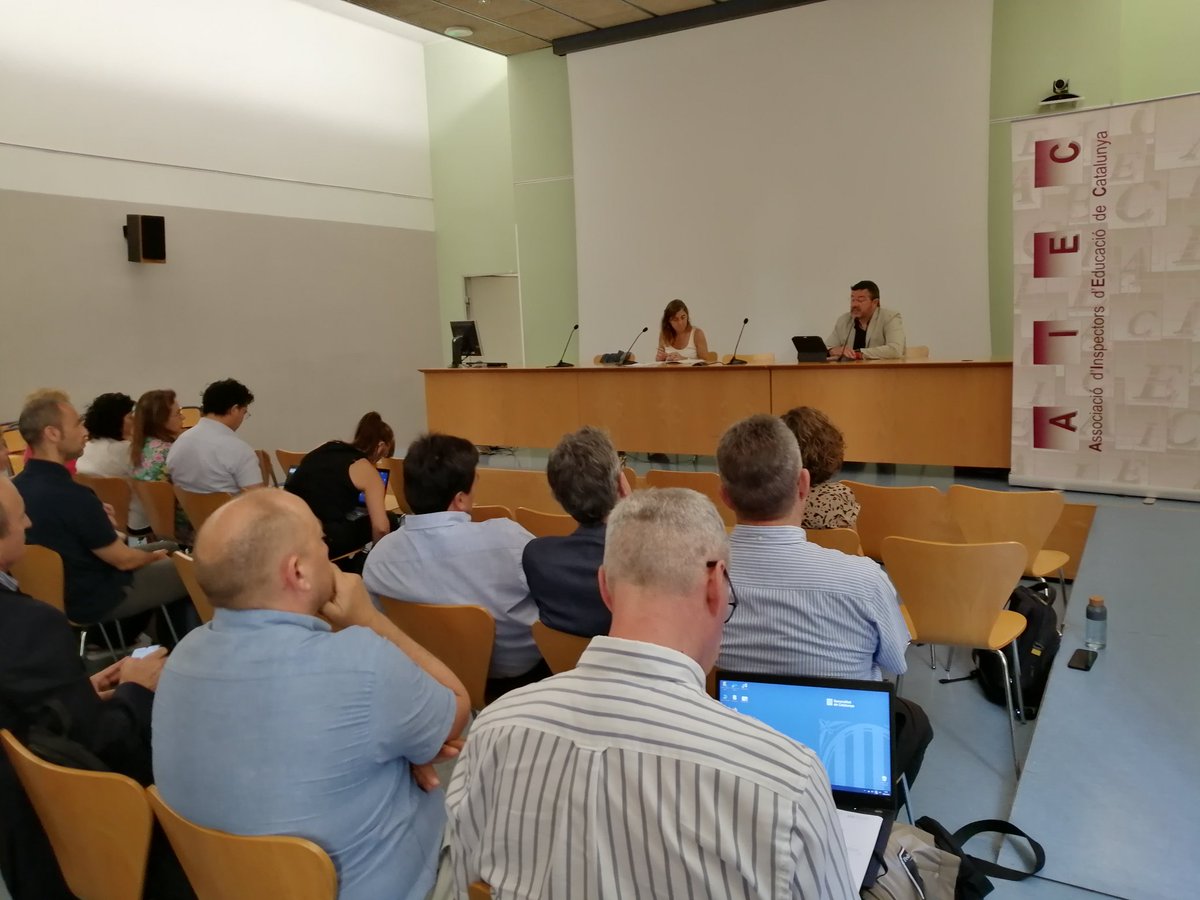 aiec_inspeccio's tweet photo. Arranca la jornada de treball de l'#AIEC #inspeccio amb na M. Jesús Larios, adjunta del @sindicdegreuges per la defensa dels nens i els adolescents. https://t.co/0zYVah4EwC