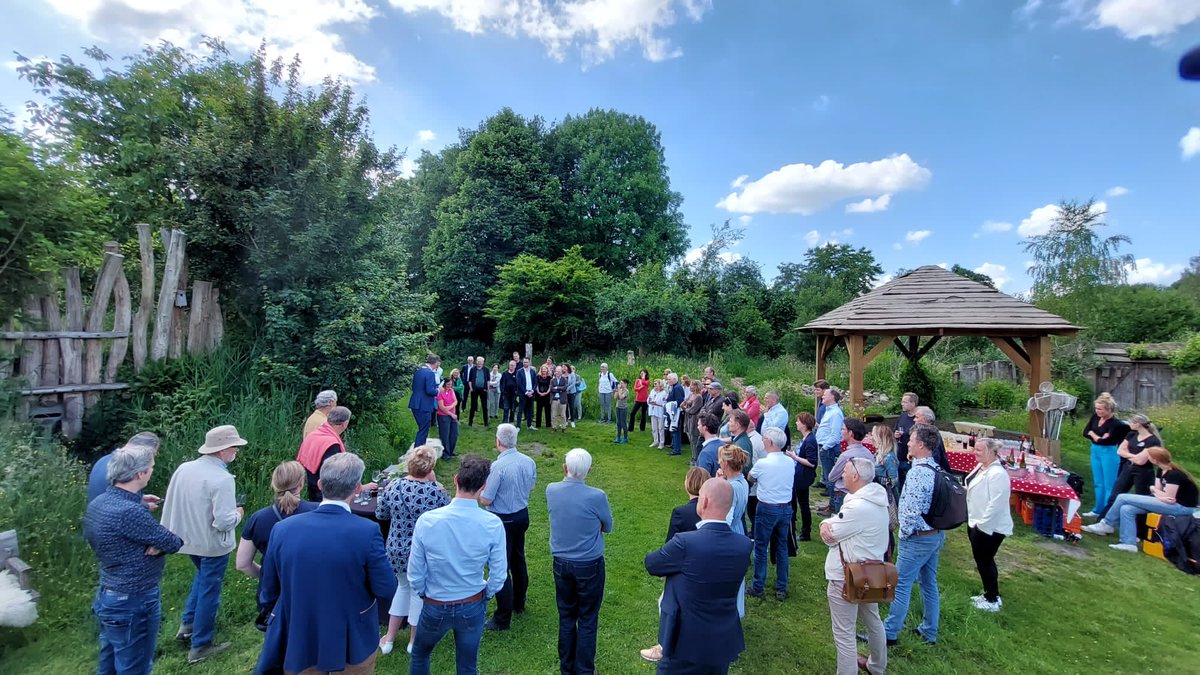 Wat was het gaaf om als wethouder voor mijn eigen <a href="/Gem_Leusden/">Gemeente Leusden</a> te mogen werken. Dank voor deze overweldigende afsluiting en mooie woorden bij @groenebelevenis. Ik ga verder als raadslid voor een eerlijk, sociaal en duurzaam Leusden.💚❤️