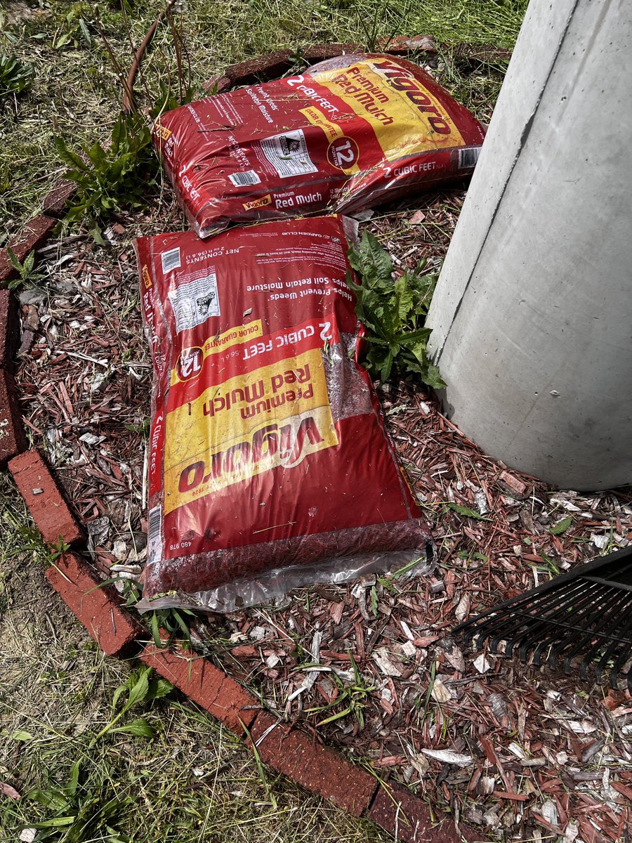 ParkerVillage's tweet image. Freshening things up a bit. #Solarsmartlight #landscaping