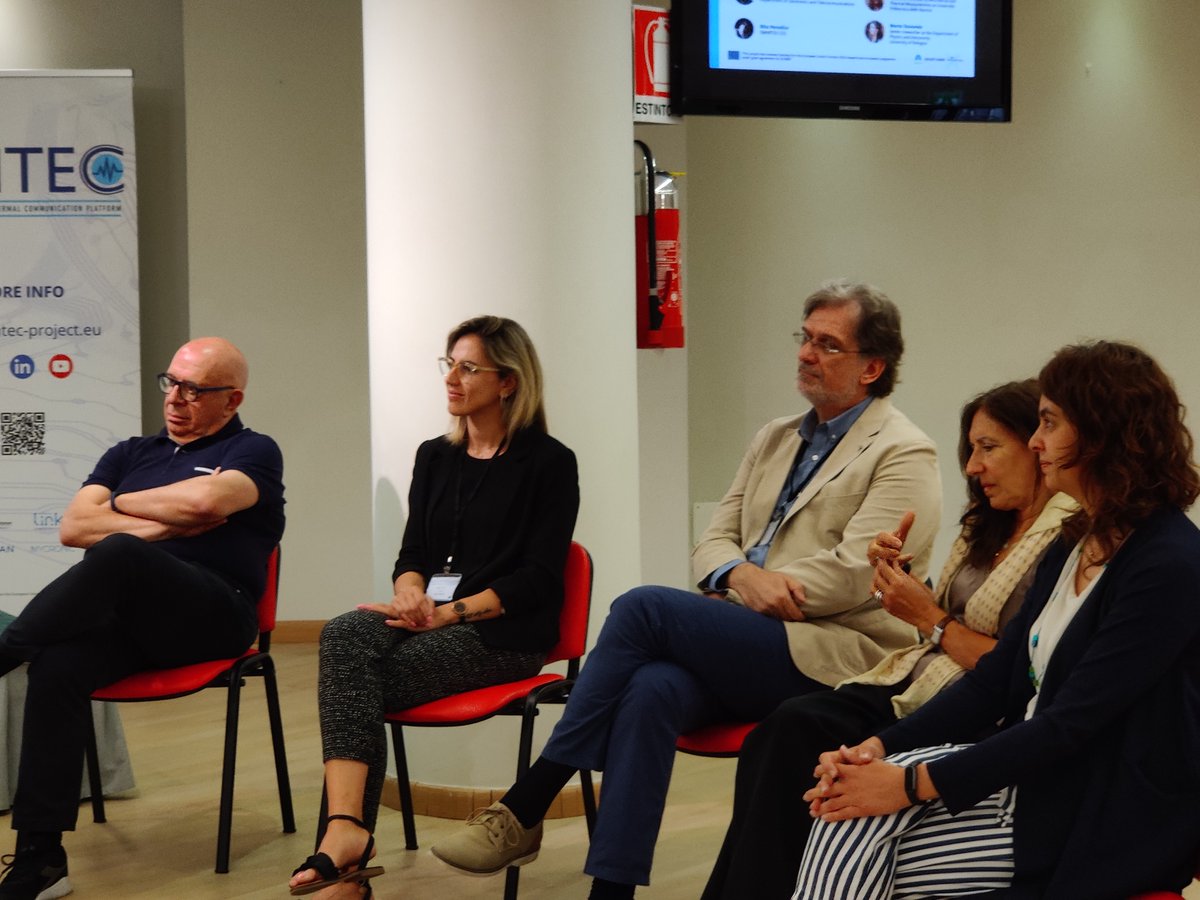 persimmoneu's tweet photo. 👏Time for the round table at the #SINTEC "Smart #Bioelectronics and Wearable Systems" Summer School. Sergio Guillen moderates the discussion!
Main theme is the potential exploitable results and commercial perspectives of SINTEC's similar Projects. https://t.co/okowHd7jfq
