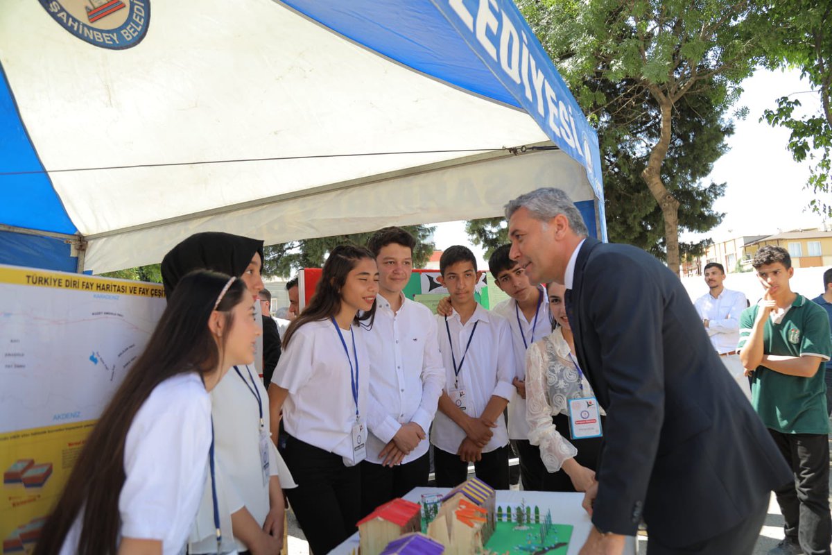 Gaziantep İl Millî Eğitim Müdürlüğü (@gaziantep_mem) on Twitter photo Valimiz Sn. Davut Gül ve İl Müdürümüz Yasin Tepe, Ülgan Konukoğlu Mesleki ve Teknik Anadolu Lisesi TÜBİTAK 4006 Bilim Fuarı’nı ziyaret ederek öğrenciler tarafından hazırlanan projeleri inceledi.
#EğitimşehriGaziantep
#BilimşehriGaziantep
<a href="/tcmeb/">Millî Eğitim Bakanlığı</a> <a href="/gul_davut/">Davut GÜL</a> <a href="/yasintepe/">Yasin TEPE</a> Valimiz Sn. Davut Gül ve İl Müdürümüz Yasin Tepe, Ülgan Konukoğlu Mesleki ve Teknik Anadolu Lisesi TÜBİTAK 4006 Bilim Fuarı’nı ziyaret ederek öğrenciler tarafından hazırlanan projeleri inceledi.
#EğitimşehriGaziantep
#BilimşehriGaziantep
<a href="/tcmeb/">Millî Eğitim Bakanlığı</a> <a href="/gul_davut/">Davut GÜL</a> <a href="/yasintepe/">Yasin TEPE</a>