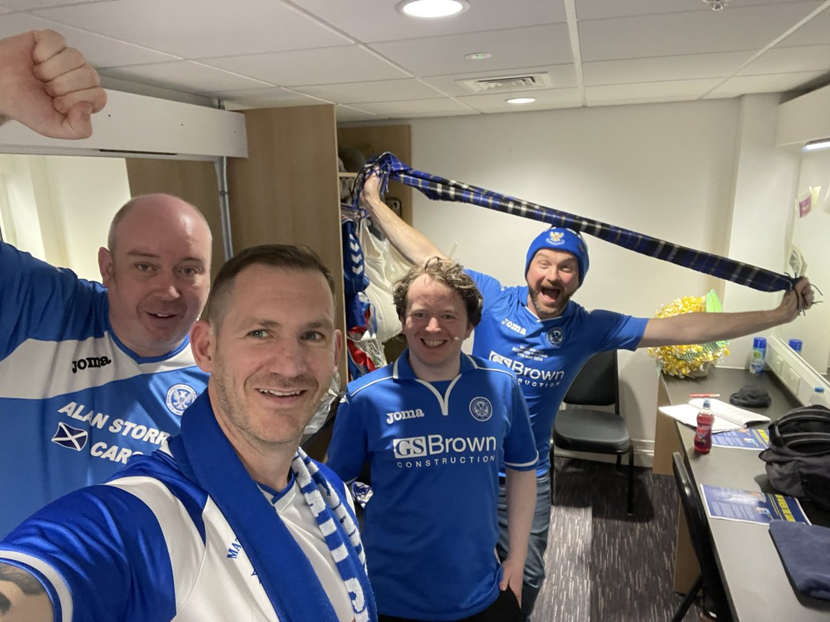 kev_stuart's tweet photo. @HXLearning @HorsecrossPerth &amp; the boys #teammacca #ohwhenthesaints https://t.co/pZeR4GHZww