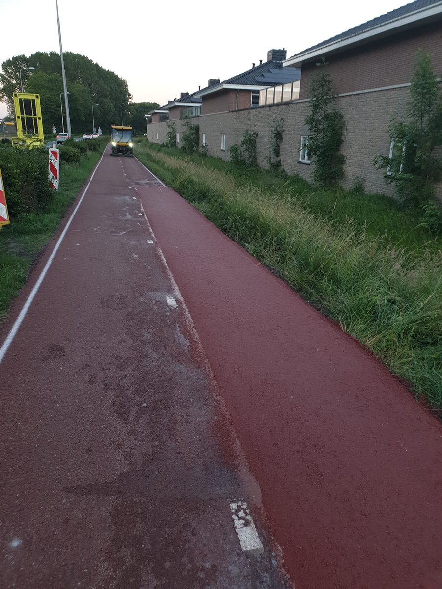 WIS_Sander's tweet photo. 🚧#Werkzaamheden🚧 Gisteravond is het fietspad langs de #provinciale weg #N443, plaatselijk bekend als de Carolus Clusiuslaan in #Sassenheim, weer een stukje veiliger geworden. @zuid_holland https://t.co/zWC6gIYw4F