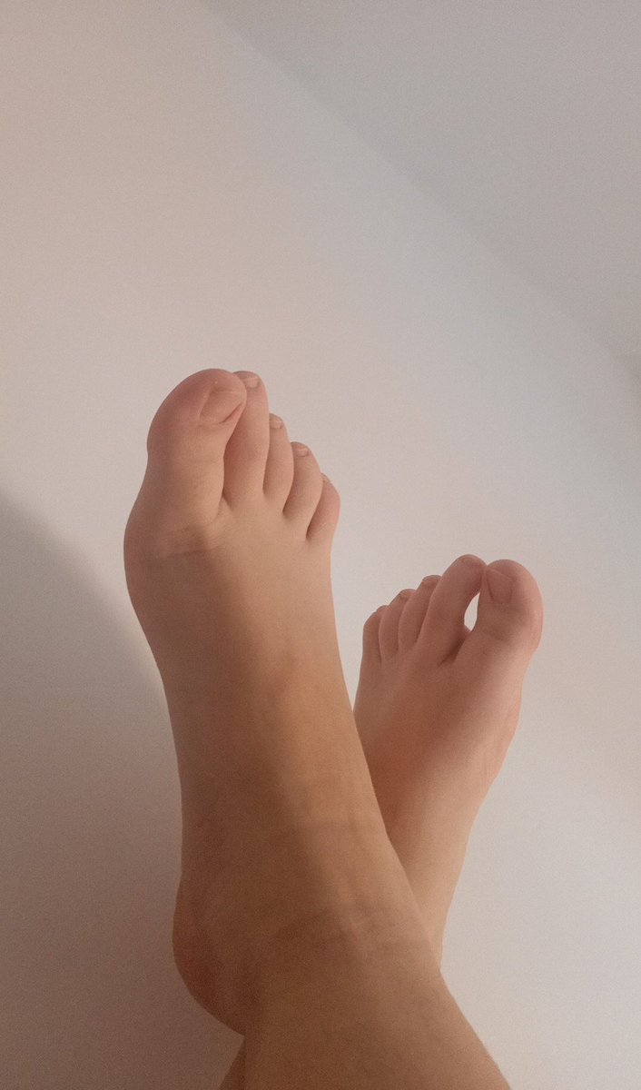 kitty_ttoes7's tweet photo. They smell so good daddy, do you want to see them closer? 🍷Dm🤭 
#feet #toes #feetpics #footfetish #feetlovers #prettyfeet #feetfetish #footmodel https://t.co/pbedYS1dxS