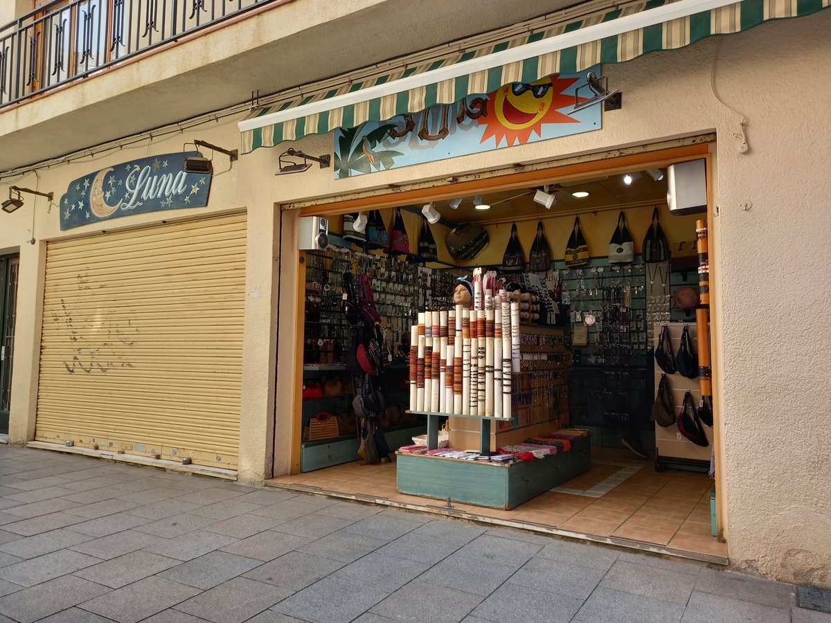 mboschte's tweet image. #lluna #sol #eclipsi #eclipse #abraçada #petó #melicotó #pressic #vinya #waterfall #marenostrum #amor #genuí #groucho #humor #autèntic #sa #saludable #pas #altasensibilitat #índigo #arcstmartí #arcoiris 
🌈🌕☀️