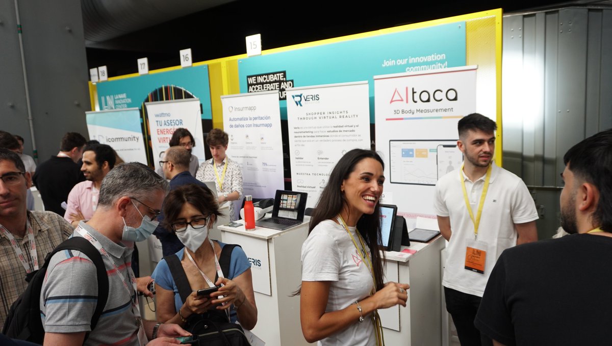 LaNaveMadrid's tweet photo. 📸¡El mejor ambiente en el último día del #SouthSummit22!

Gracias a todo el #ecosistema innovador que ha pasado por los stand de #ComunidadLN y el córner de innovación de @Madrid. 

🎯🚀Conoce ➕ a las startups de nuestros programas de emprendimiento: https://t.co/6SzXLPxDce https://t.co/2TSu8qlUTb