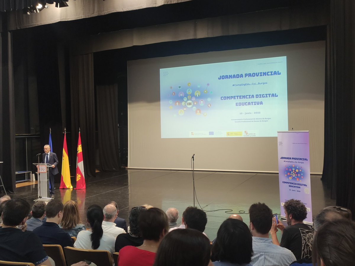 juan_de_vallejo's tweet photo. Jornada Provincial de Competencia Digital Educativa en Burgos
Seguimos avanzando y aprendiendo para mejorar la competencia digital de los centros y los docentes. #CompDigEdu_CyL_BU #CompDigEdu @CDE_Burgos @educacyl https://t.co/3Qw8ISSDqH