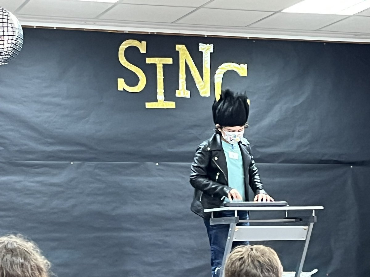 rawlin_papers's tweet photo. Public elementary school in Valencia is holding an audition for 3rd year students in the English class!! #FanFiction #Sing #AestheticLearning Amazing show organized as a part of the Final Degree Project @FacMagisteri @UV_EG Congratulations Natalia Huerta! https://t.co/lubOBUsvLJ