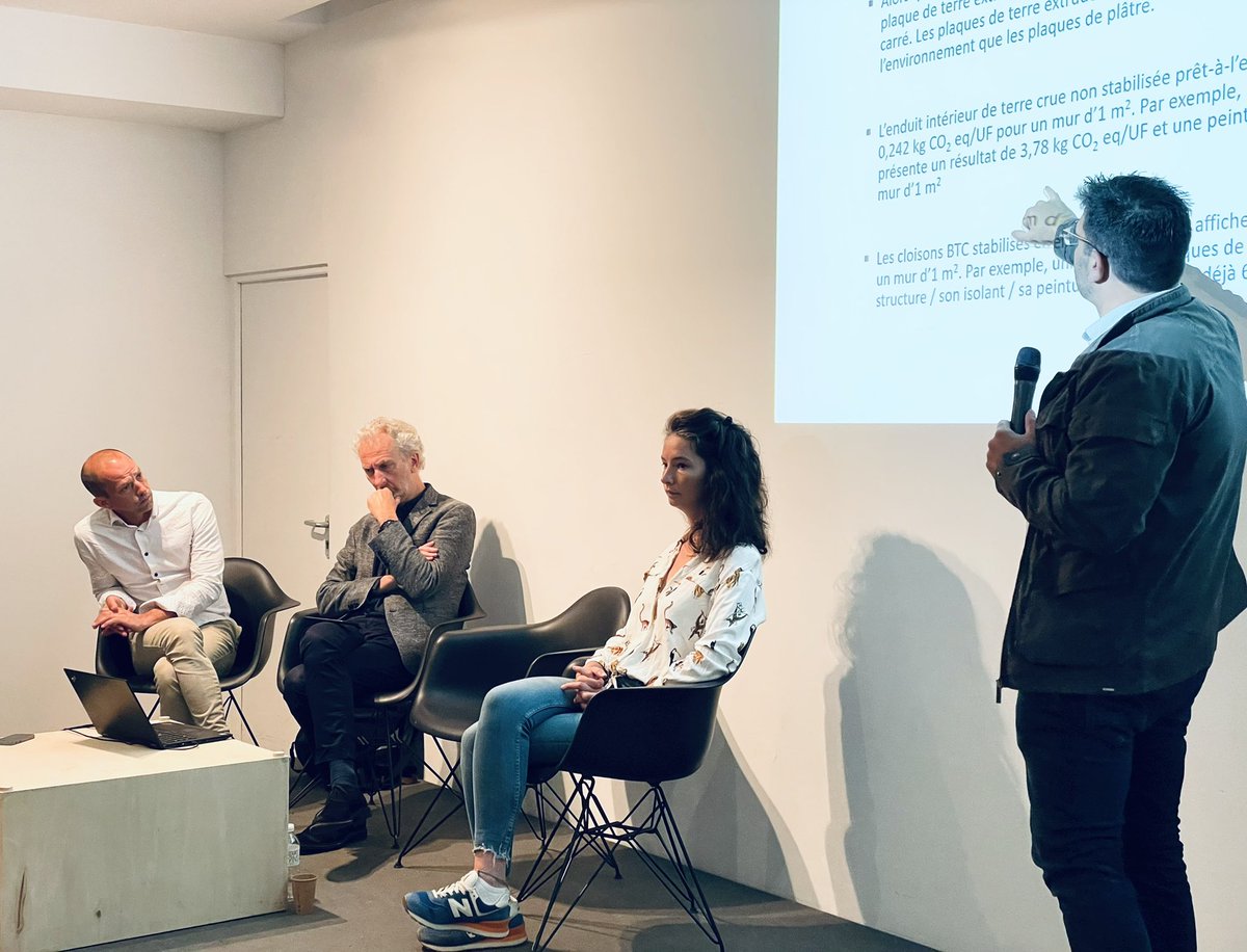 [En cours] Conférence avec Teddy Dusausaye, Cycle Terre ; Béatrice Dessaints, <a href="/QUARTUS/">QUARTUS</a> ; Romain Anger, <a href="/Atelier_amaco/">amàco</a> - autour du processus de transformation de la terre crue en une matière vertueuse pour construire locale et réellement soutenable. <a href="/PavillonArsenal/">PAVILLON ARSENAL</a>