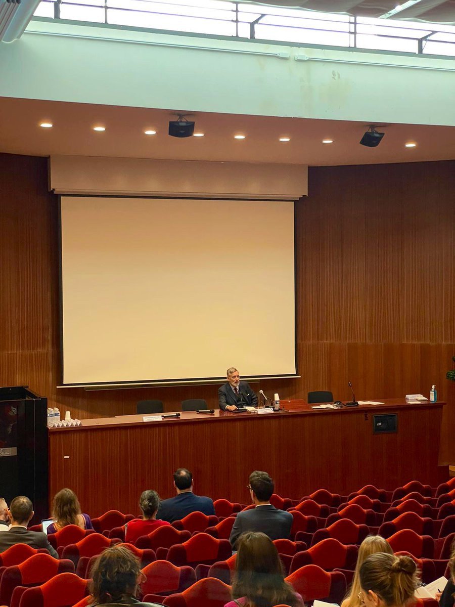 L’équipe de la <a href="/RevueLexPenal/">Lexbase Pénal</a> est présente au Congrès des jeunes pénalistes pour une journée qui s’annonce des plus riches !
F. Sureau à la chaire : "Les prisons c'est comme les autoroutes, plus on en construit plus on met de gens dedans"