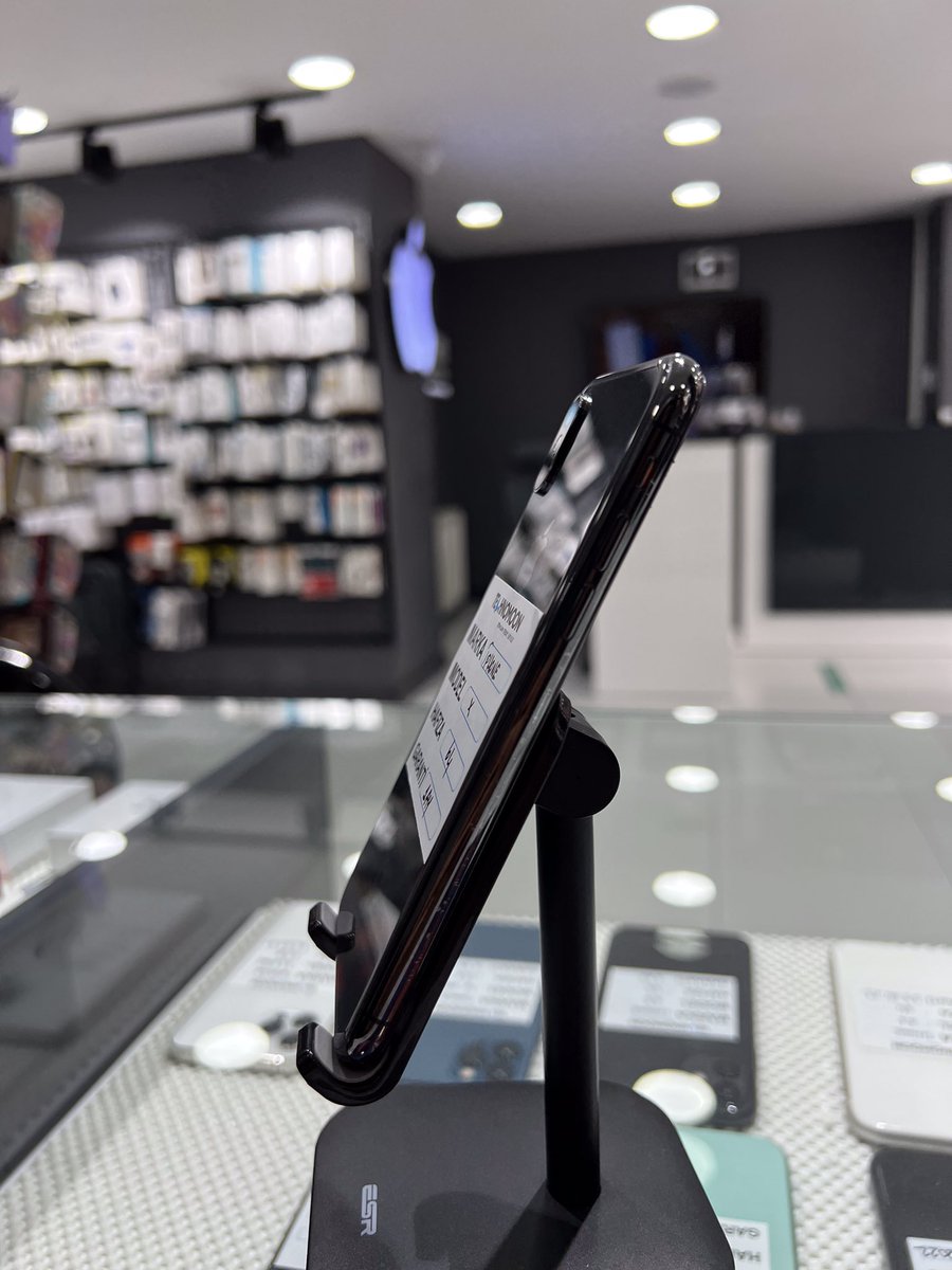 TechnoMoonOfc's tweet photo. iPhone X Black https://t.co/JHckfl4mRJ