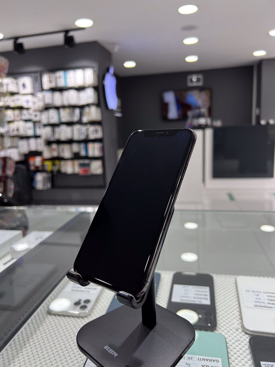 TechnoMoonOfc's tweet photo. iPhone X Black https://t.co/JHckfl4mRJ