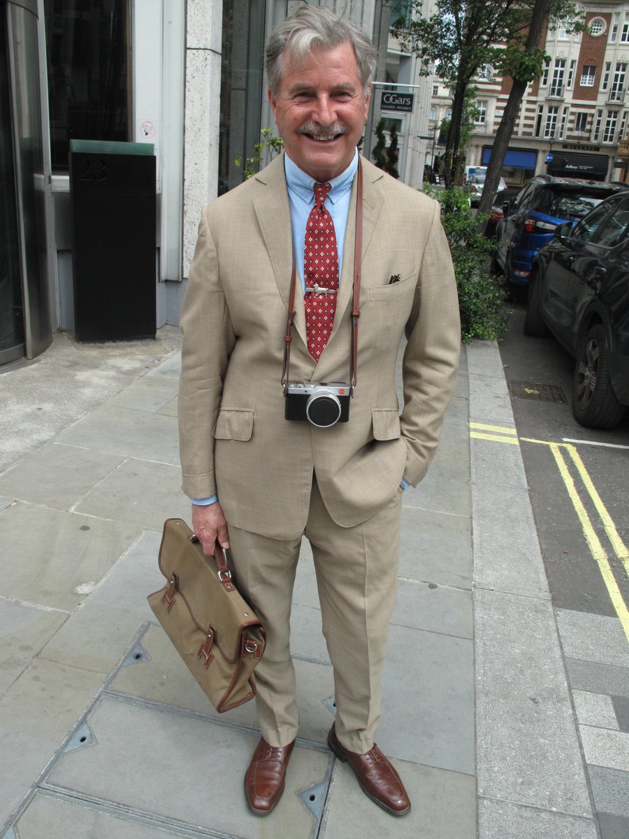 stephenmahoneym's tweet photo. My pix of silver fox #JeremyHackett British fashion designer &amp; co-founder of @HackettLondon the menswear store.  Jeremy's style is quintessential British gent, in a single breasted fine summer weight, suit teamed with  brown leather shoes, canvas brown leather trimed briefcase https://t.co/w99FNLNHqW