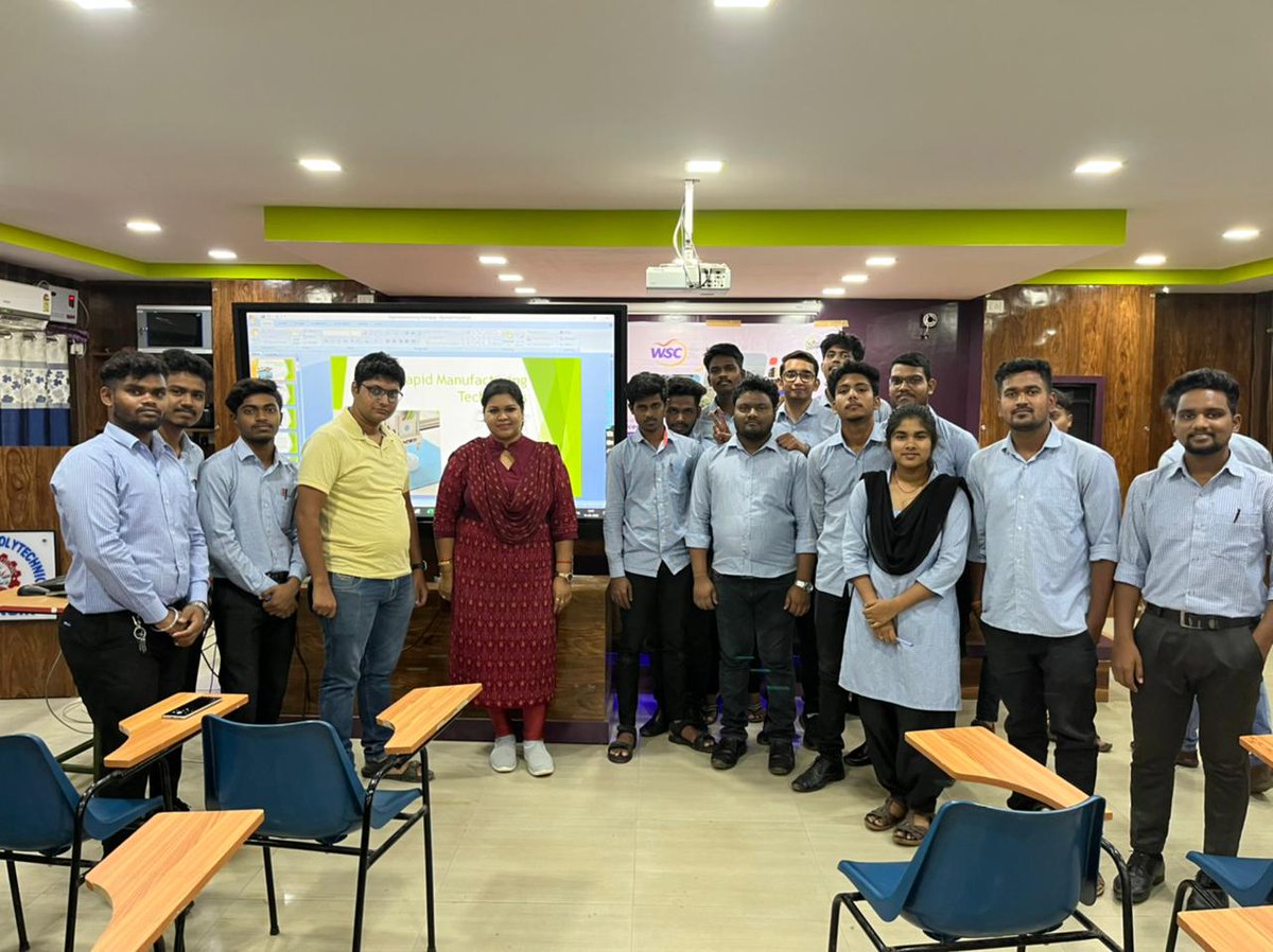 SITSBP's tweet photo. Academic support to students of Diploma Engineering (Electrical, Mechanical, Automobile, Civil) at Government Polytechnic, Balangir by Team of Resource Persons from Silicon Sambalpur on 10 June 2022.

@EduMinOfIndia @OfficeDp @CMO_Odisha https://t.co/sjV5Jseq7g
