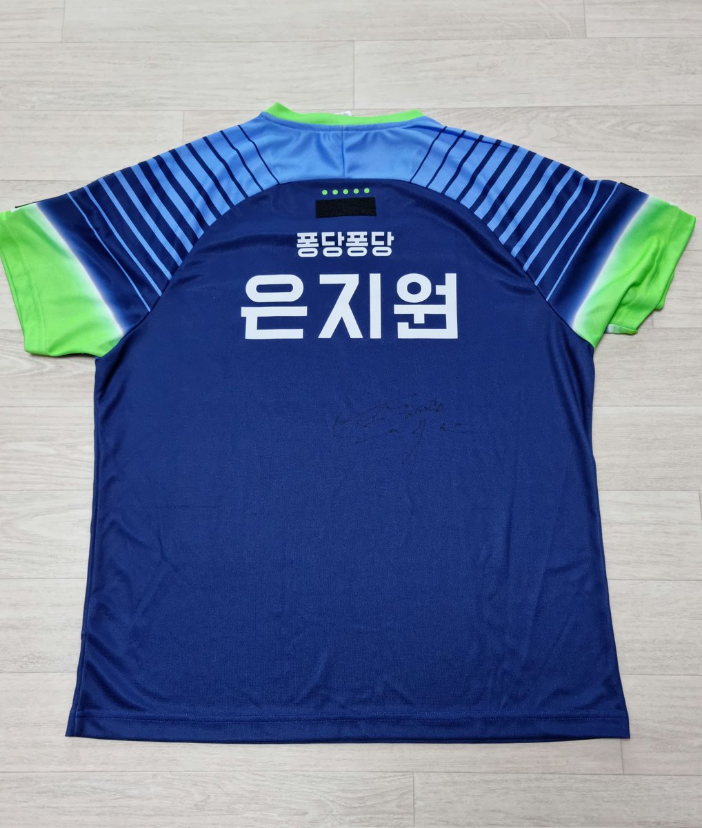 G1shiny's tweet photo. 올탁구나🏓 이벤트 당첨 선물 도착!!
탁구공이라도 감사했을텐데
오빠 싸인 유니폼 보내주셔서 감동❤
(수니들 눈에만 보이는 싸인 ㅋㅋㅋ😅😆🤭)
#은지원 #올탁구나 https://t.co/cyfThAFYkI