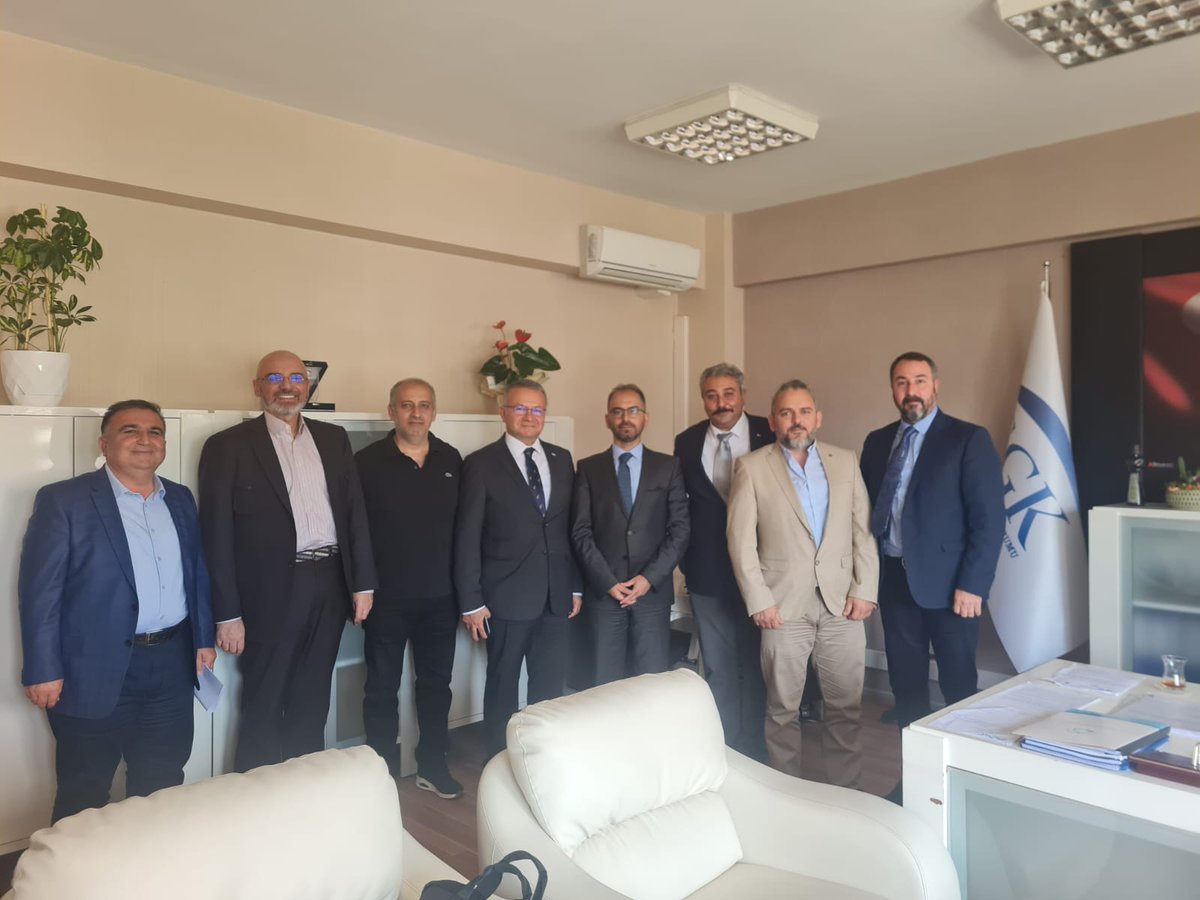 Hasta altı bezleri sorunu ile dün <a href="/istamed_birlik/">İstamed Birlik</a> Bşk.Vefa Türksever ve perakende medikal  meslektaşlarımız ile SGK ziyaretínde Tümdef Y.Kurulu üyelerimiz Sadrettin Dai ve Ertan Yolcu da yer aldı.Tıbbi Cihaz D. Bşk.Alkan Demirtaş'a sıkıntı ve beklentiler iletildi.<a href="/tumdef/">TÜMDEF</a> <a href="/kyz841/">Kemal Yaz</a>