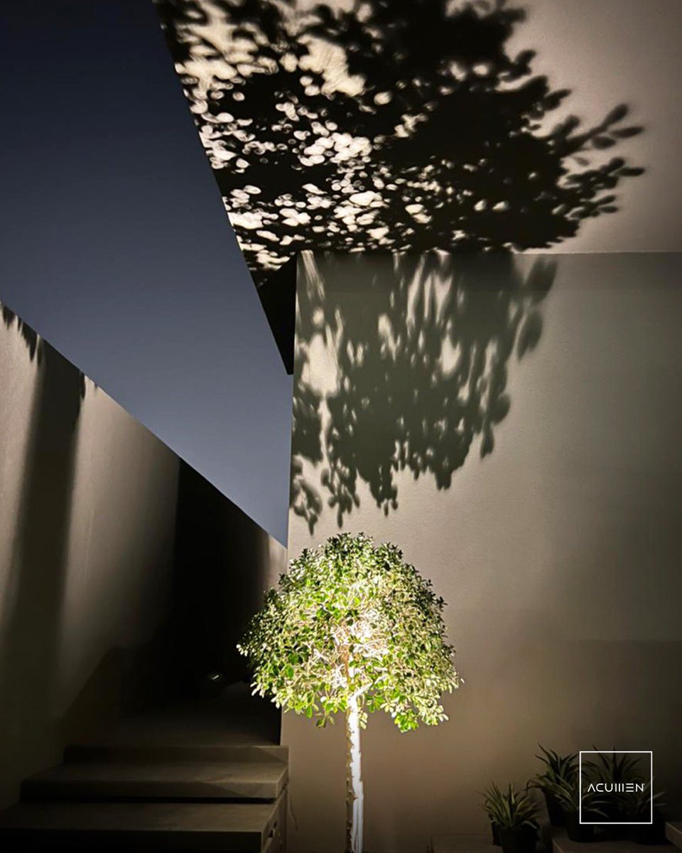 AcumenLight's tweet photo. نسعى دائماً في أكيومن على إاظهار التفاصيل المعمارية للمشروع و إضافة افكار مميزة و خاصة حسب حاجة كل مشروع، 
الصور لإحدى مشاريع أكيومن، فيلا خاصة في مدينة دبي، 
 الانارة الديكورية بالتعاون مع شركة MASIRO الايطالية .

#acumen #acumenlight #انارةفلل #انارة #اكيومن #أكيومن https://t.co/ypf0kTUHFz