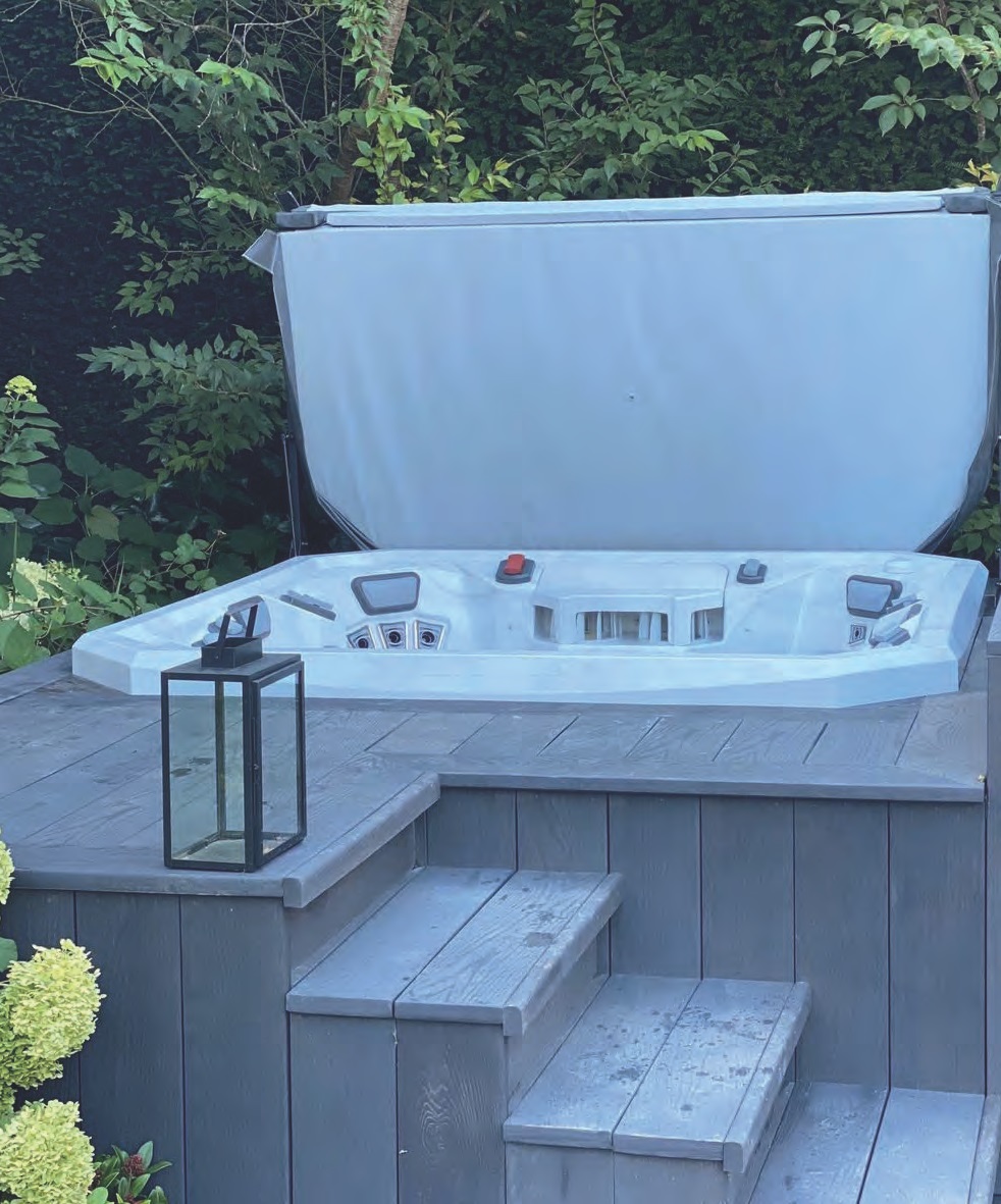 *STAR STRUCK*

Amanda Holden loves her hot tub installation… 
poolandspascene.com/hot-tubs-spas/… 

#HotTubandSwimSpaScene #HotTubs #SwimSpa #LuxuryHotTubs #LuxuryGarden #GardenDesign #OutdoorKitchen
@HotTubsOx @UKPoolSpaAwards @poolandspascene @AmandaHolden