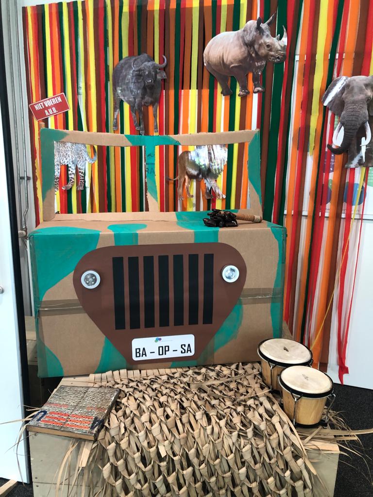 Wij zijn op safari! 🐘#thematischonderwijs #Afrika 🦒 #bigfive #safari #jeep #onderzoeken  <a href="/VierKeerWijzer/">Marco Bastmeijer</a>