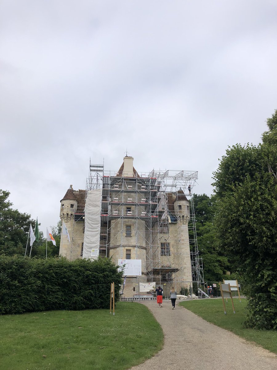 AGiuglaris's tweet photo. Visite du chantier du manoir de Courboyer à l’occasion du renouvellement du mécénat de @AXAFrance en faveur de la @fond_patrimoine et de la mission portée par @bernstephane pour le patrimoine en péril #Patrimoine 
Cc @FDJ @MinistereCC https://t.co/frulZwN70n