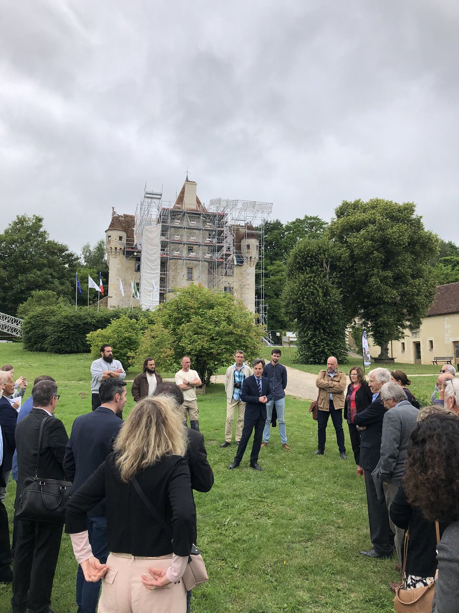 AGiuglaris's tweet photo. Visite du chantier du manoir de Courboyer à l’occasion du renouvellement du mécénat de @AXAFrance en faveur de la @fond_patrimoine et de la mission portée par @bernstephane pour le patrimoine en péril #Patrimoine 
Cc @FDJ @MinistereCC https://t.co/frulZwN70n