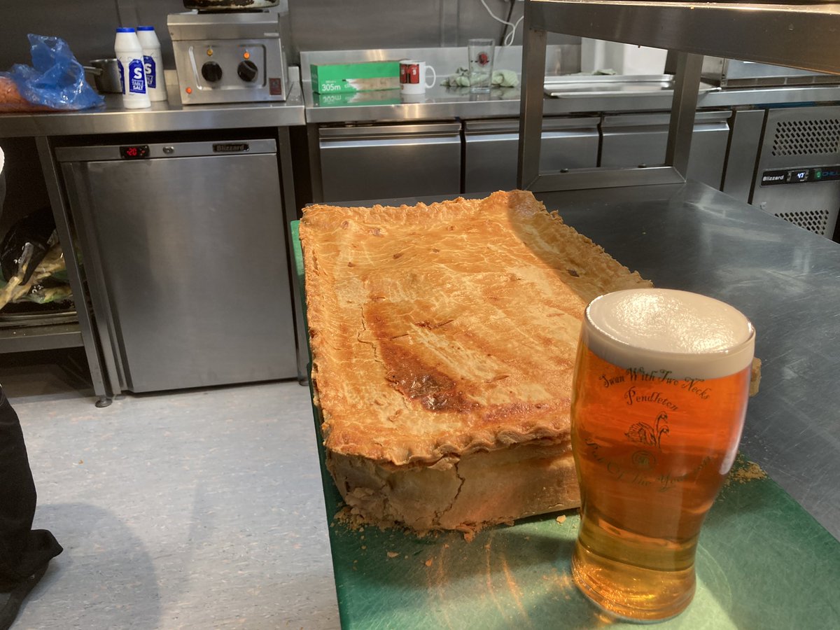 Now that’s what a Pie &amp; A Pint , a two foot Cheese &amp; Onion Pie <a href="/clithbeerfest/">Clitheroe Beer Festival 🍻</a> <a href="/Lordsnellingof/">LordSnellingof. #GTTO</a> @realaleupnorth <a href="/OllyFord/">Oliver</a> <a href="/camraeastlancs/">CAMRA East Lancs: Witch Ale News (Official)</a> <a href="/blackpoolcamra/">Blackpool Fylde & Wyre CAMRA OFFICAL</a> @totalcurtis