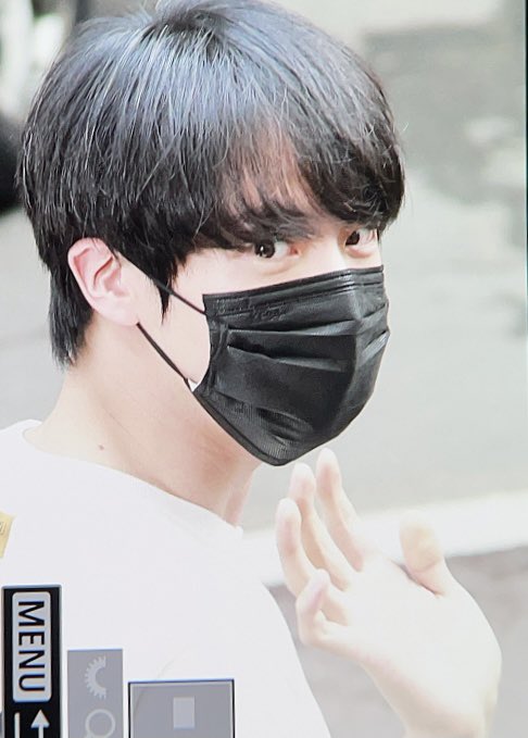 btsxpiccs's tweet photo. 220610 뮤직뱅크 출근 Preview
#BTSARMY #방탄소년단 #BTSComebackToday #BTSJIN https://t.co/7YudDXKiP5