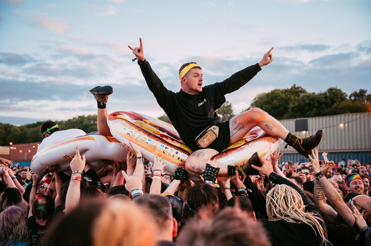 DownloadFest's tweet photo. TWO HOURS until we open the doors to the main arena! 🤘 We’ve got a packed schedule ahead but if you still need more, there’s an extra set tonight at 11pm on The Sidesplitter stage 👀 https://t.co/Ind2wN6VmS