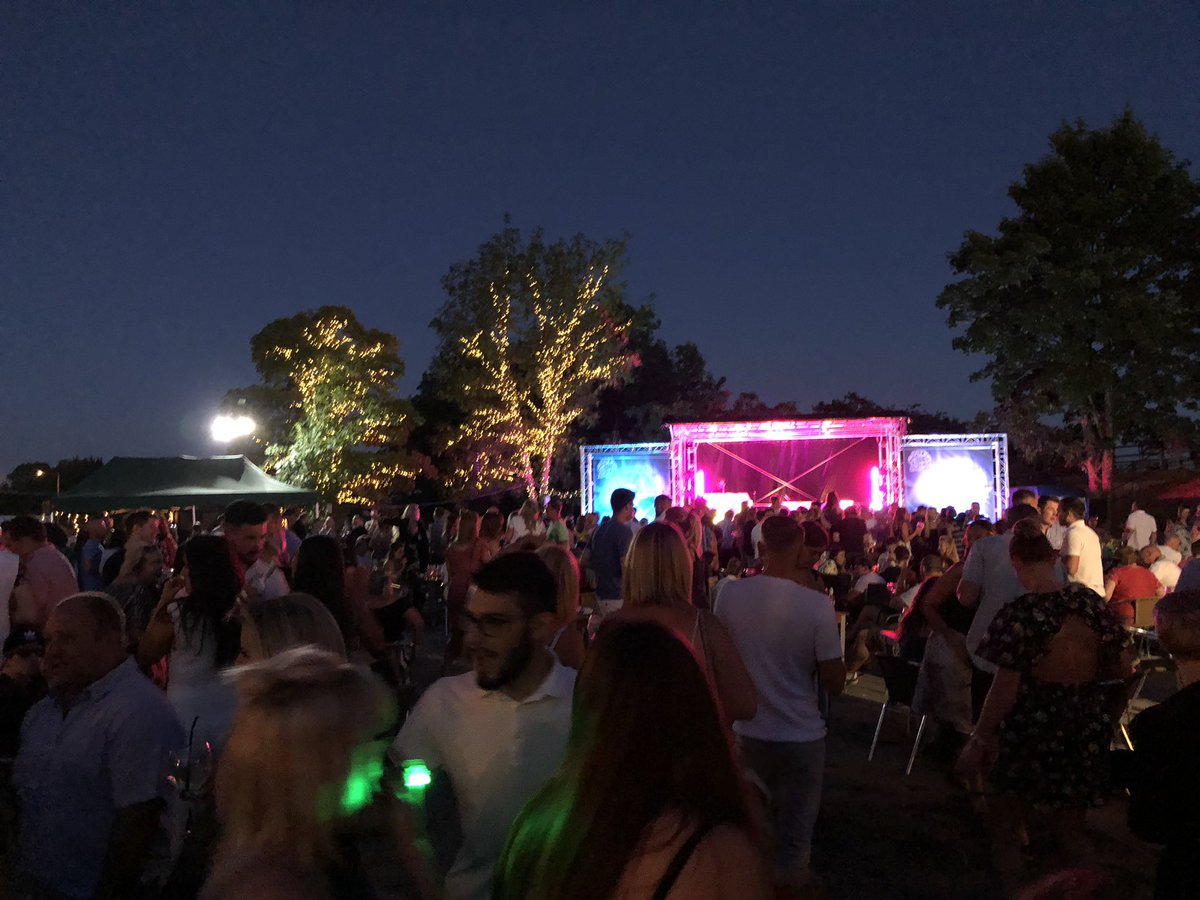 OwdNellsTavern's tweet image. GinFest is on its way!!! #canalside #owdnells #gin #fest Local, Dry, Pink &amp;amp; Fruit gins on offer, LIVE music throughout the week-end… FREE ENTRY