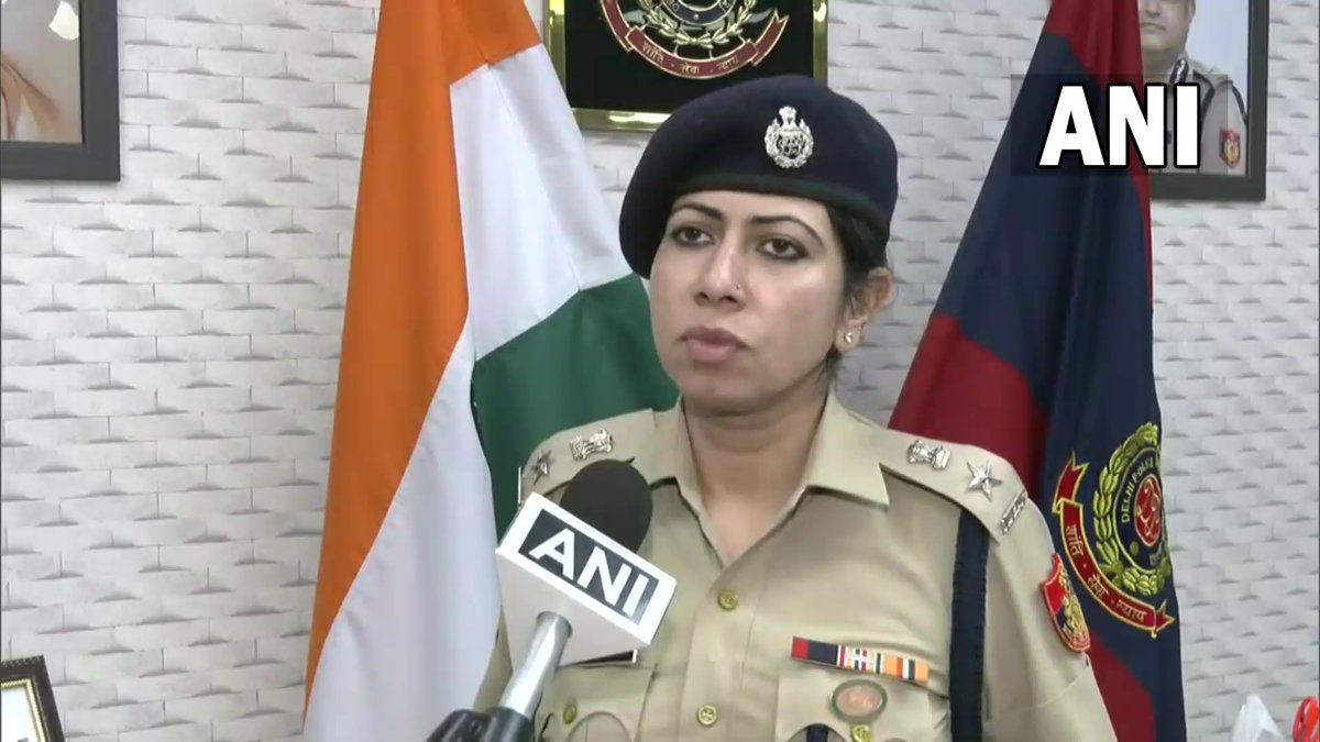 ANI's tweet photo. Delhi | Almost 1,500 people had gathered in Jama Masjid for Friday prayers. After the prayers, nearly 300 people came out and started to protest over inflammatory remarks by Nupur Sharma &amp; Naveen Jindal: DCP Central District, Shweta Chauhan https://t.co/yarUAMImBd