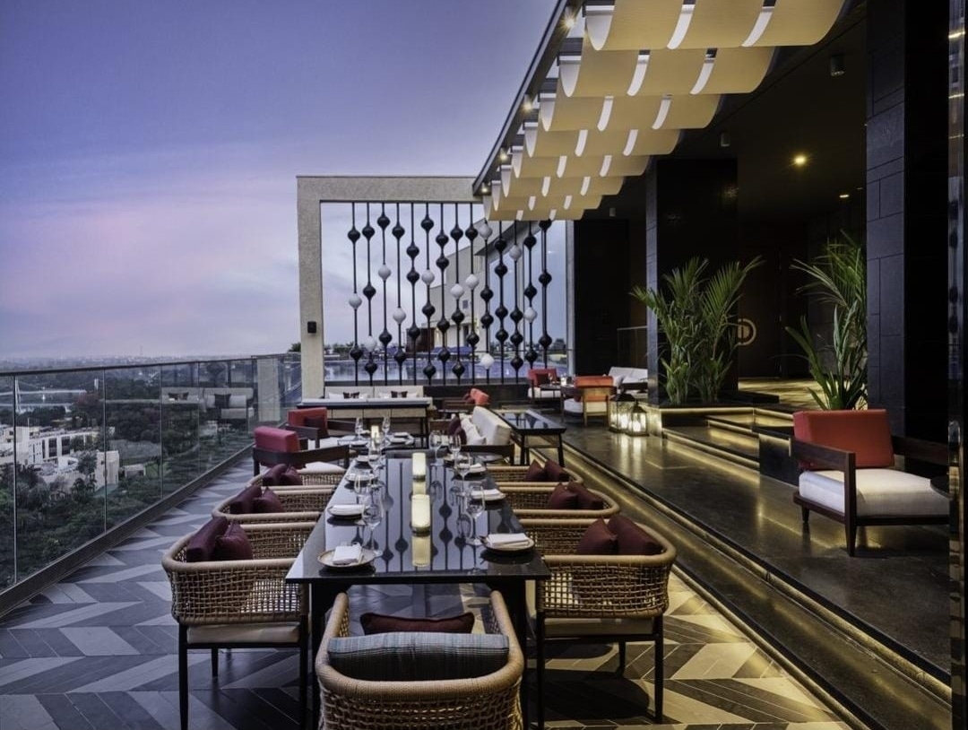taj_bhopal's tweet photo. Dine with your loved ones alongside a spectacular view of the setting sun and the Upper Lake of Bhopal city. A unique dining experience offered at Infinity.
For bookings and inquiries, contact 0755437 0000

#InfinityBhopal #TajLakefrontBhopal #TajHotels #UniqueDiningExperience https://t.co/xQZb91lpBn