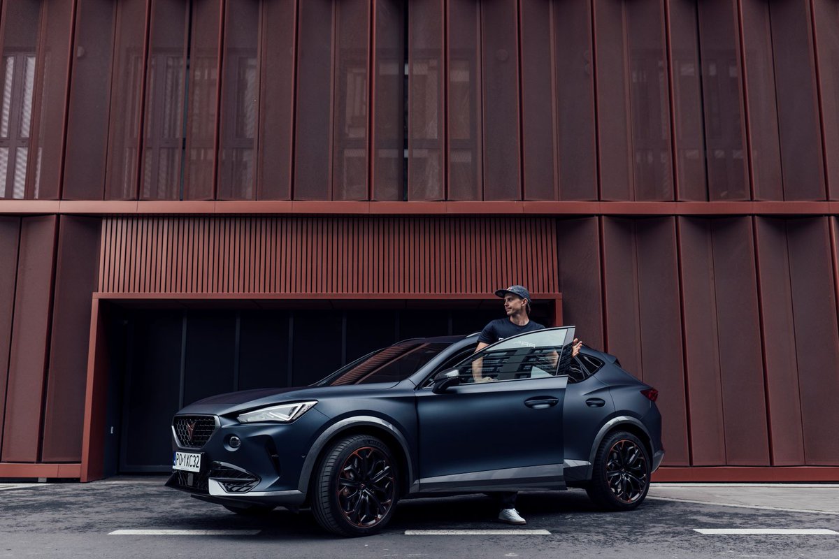 SEATMedia_PL's tweet photo. CUPRA ogłasza nowego polskiego Partnera. Został nim Szymon Godziek, jeden z najbardziej utalentowanych i uznanych na świecie zawodników, specjalizujący się w ekstremalnym freestyle’u MTB i freeride.
➡️https://t.co/mqcoC2a8kT
#SEATMediaPortal #CUPRA #SzymonGodziek #NowyPartner https://t.co/QlyR8doB6M